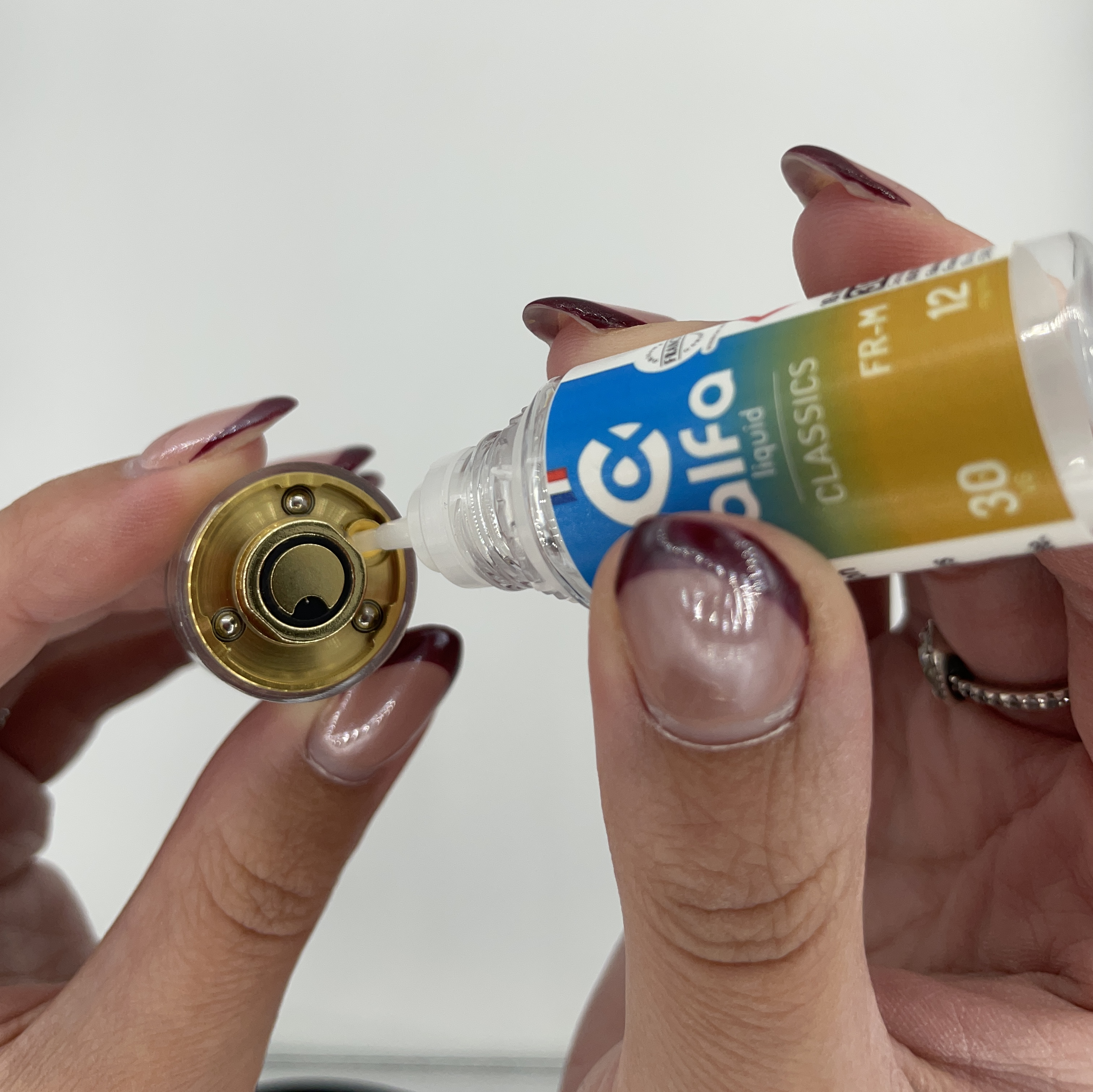 remplir cigarette électronique par le bas